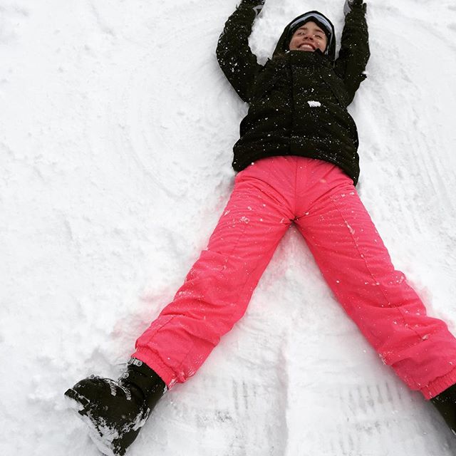 Ready to come make some snow angels and ski? You need to come book a week at our place- there is a lot of fun waiting for you here!
#skiing #snowangels #goskiingwithyourfriends #skisilverthornelodge