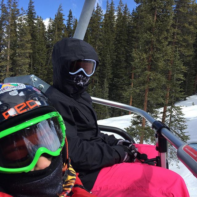 Springtime in Colorado is still snowy on the mountains! #skisilverthorne #aprilskiing #springtimeskiing #springbreak #springbreak2018