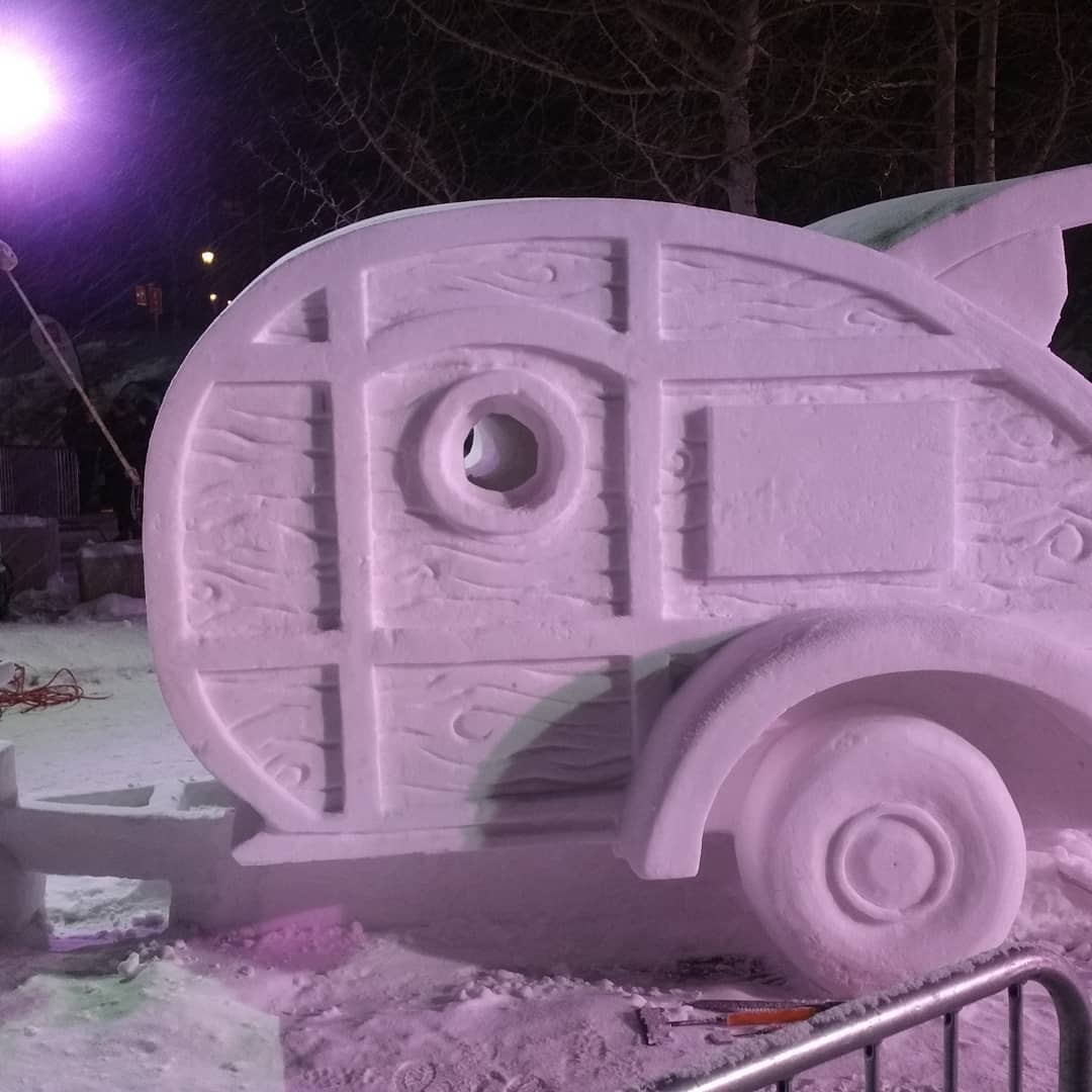 Ice sculptures in Breckenridge. This one features a pull behind camper.
#breckenridge #silverthorne #skisilverthorne #icesculpture