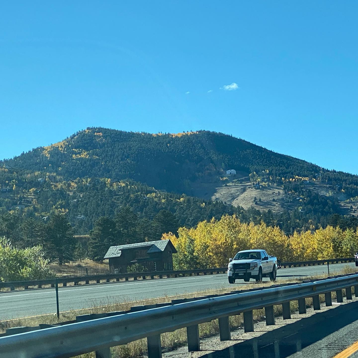 Love seeing the small mountains and knowing the big ones are just around the corner! Driving into Colorado is a beautiful view- the journey there is worth it. So much to do for the summer- come stay with us and enjoy the views and activities.
#summerfun #summermountainviews #familyfuninmountains