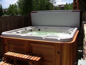 Ski Silverthorne Lodge hot tub